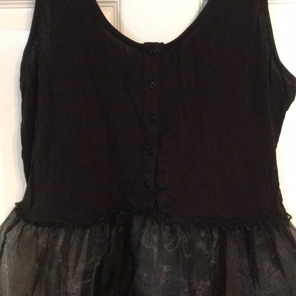 Hinge Button Tank - Picture 2 of 3